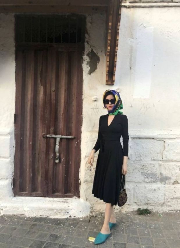 热巴缝深V领,杜鹃球鞋穿得有点皮!要嫁杰森哥的女人每一秒都美!