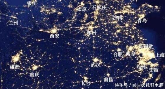 成都和重庆的差距，从夜景就能看出了，不过要从这里看