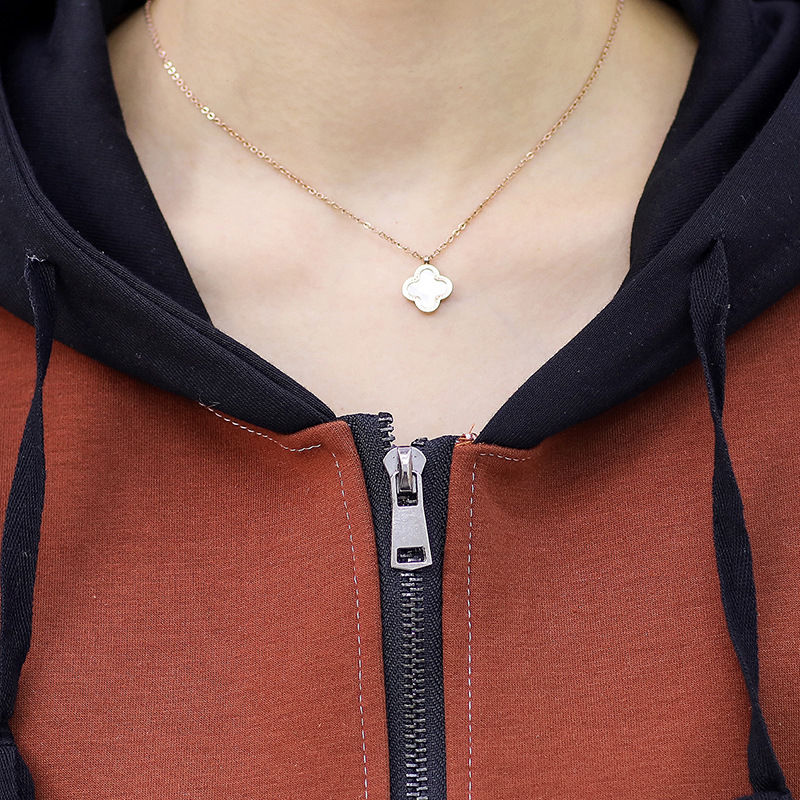 不到1米6的女人，推荐你们穿短款毛呢+小脚裤，高挑洋气