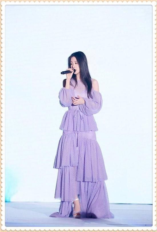当张碧晨和李宇春同穿紫色蛋糕裙，才知道气场和气质的差距有多大