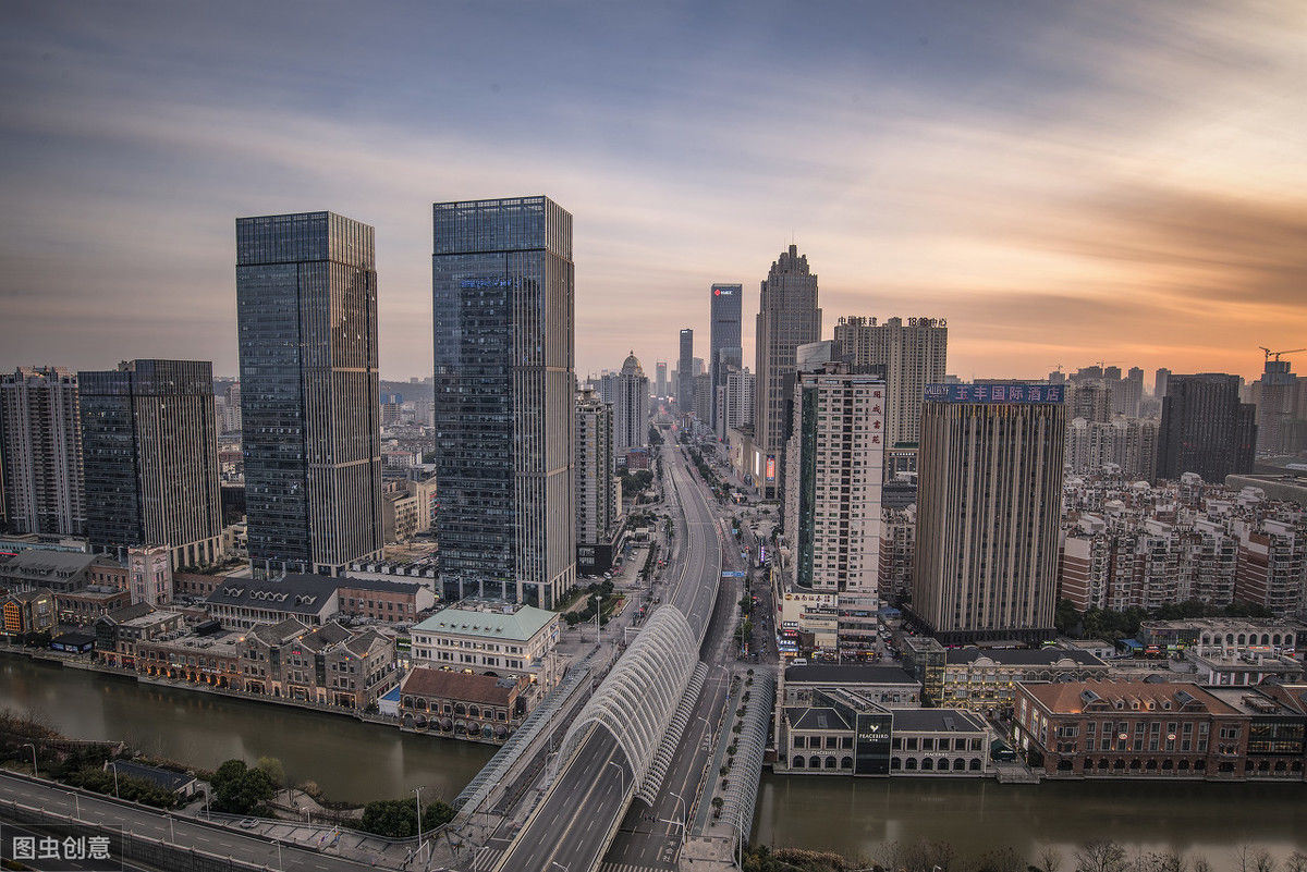 五一最受欢迎的十大城市，北京第一，重庆未上榜，网友回复不科学