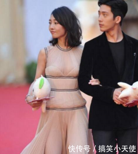 这种裙子也就白百何敢穿，微风吹过吸睛率爆棚，太抢镜了！