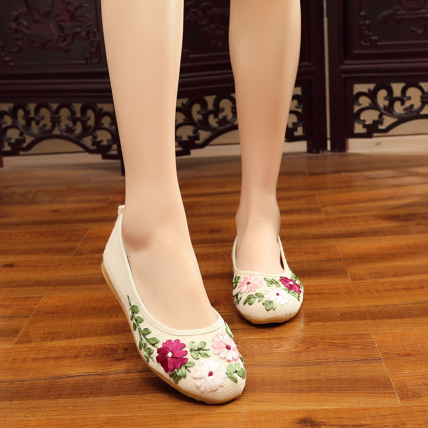 “老北京布鞋”终于出新款了，防滑又养脚，送妈妈刚刚好