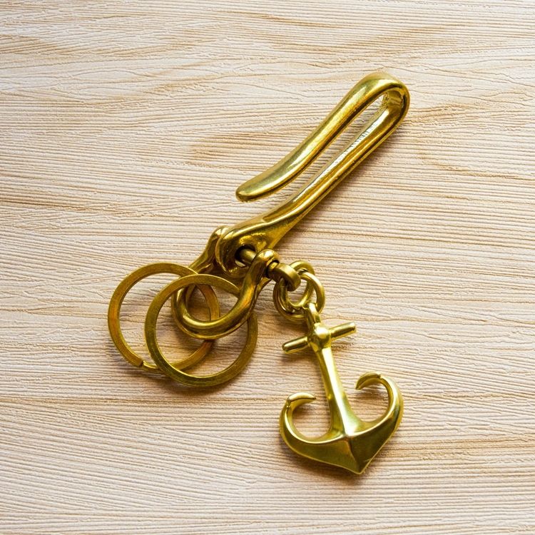 老公说:少抽两盒中华烟，也要买下这黄铜小物，看上去帅的不得了