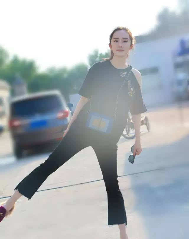  「显腿长」喇叭牛仔裤怎么穿都不过时,显瘦又百搭,轻松穿出大长腿!
