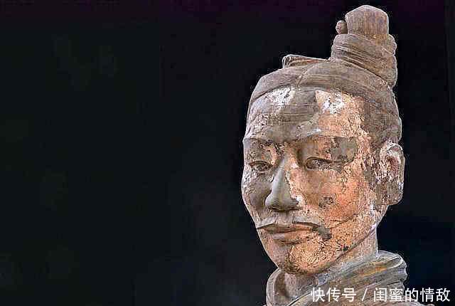  『瞬间』秦始皇陵最神奇的一把剑，被压弯2000年瞬间变直，剑锋还铮亮如新！