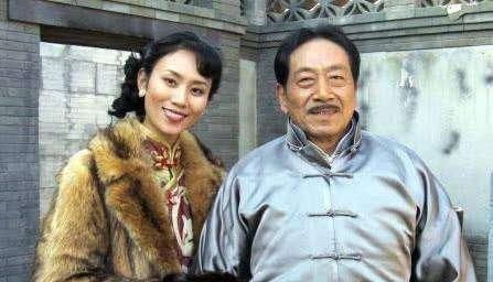  「演出机会」老戏骨王奎荣：40岁上中戏，46岁出道，为何二婚娶小37岁娇妻？