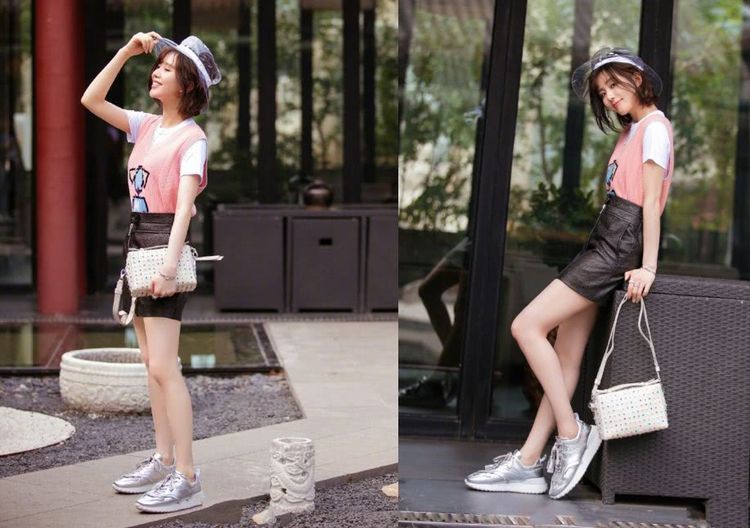 刘诗诗粉T配皮裙，暴露一双惊艳美腿，不想却被“塑料帽”给抢镜