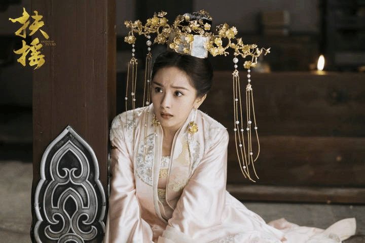 杨幂发游戏广告遭人指责误导孩子, 网友分两派争论不休