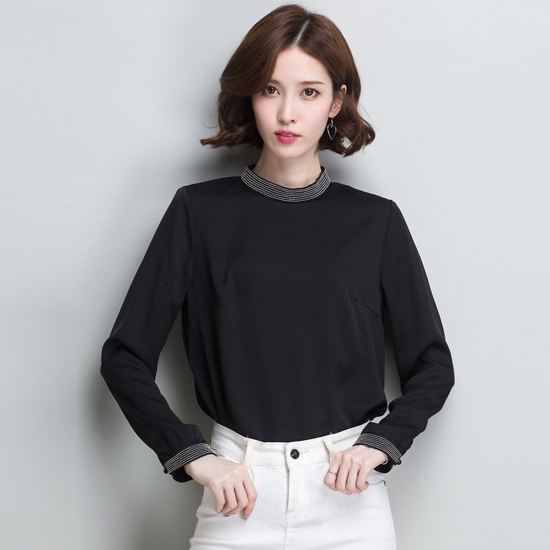 别穿毛衣配打底裤，太土了!瞧下面女人这样穿，70后女人穿贼美