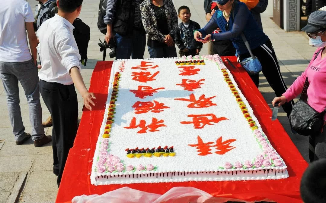 世界最大“山体”大佛在中国, 鼻孔是山洞, 比乐山大佛大3倍!
