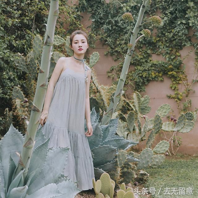 吊带连衣裙，传达性感妖娆的美态！