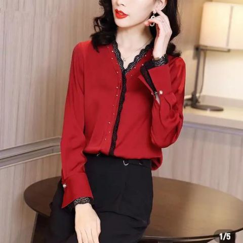  『红衣服』女人穿“红衣服”真好看，尤其搭配九分裤，太有味道了