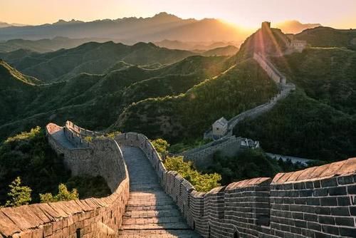  真爽@登上中国景色最壮观的长城，却几乎没有游客，一人独享长城真爽