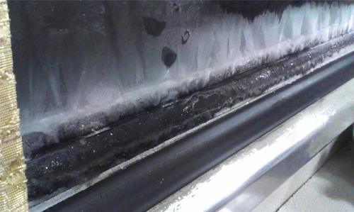 黑龙江这列火车，车厢中随处可见的雪花，乘客连厕所都不敢上！