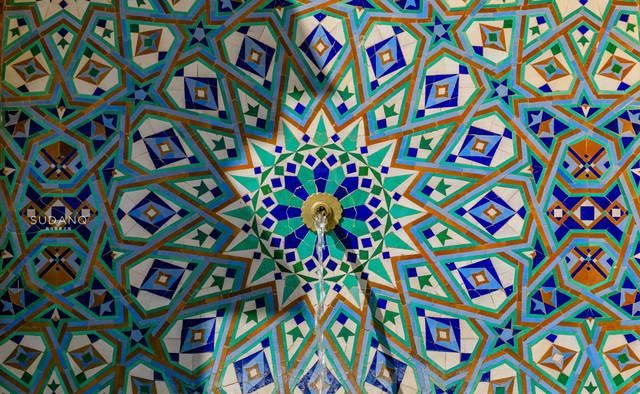 为了国王的梦,3万工人移沙填海,耗资5亿多美元建海上清真寺