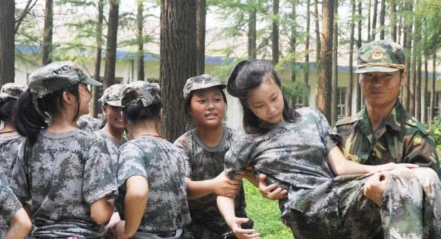 军训时天衣无缝的三种请假方式，教官不仅不为难，后续还特别照顾