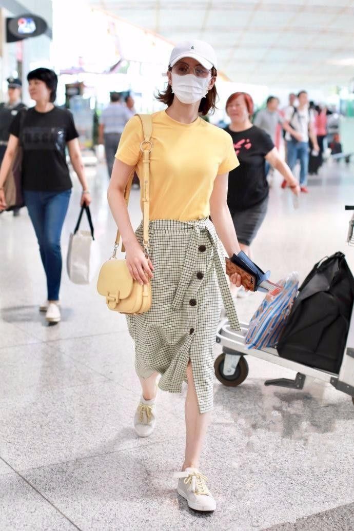 蔡依林剪个叉就拯救了这条“显短裙”,刘诗诗还没她穿的显腿长!