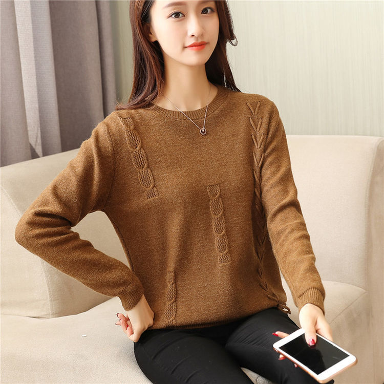 别穿裙子了，9月流行慵懒风毛衣配小脚裤，美翻了