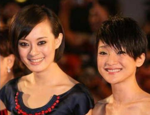 43岁周迅与35岁孙俪同框，不比不知道，一比吓一跳！