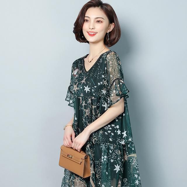 水墨画一样的中国女人，气质优雅，穿连衣裙最得体，美的一塌糊涂