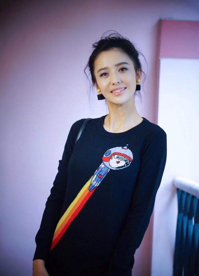 佟丽娅只是换了一款发型，气场十足，网友：这发型一般人驾驭不了