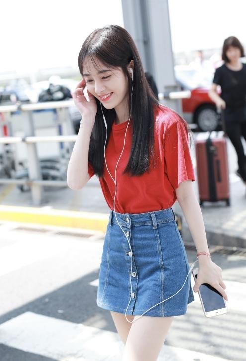 鞠婧祎太撩了!穿红T恤尽显甜美可爱，真不愧是“四千年美女”!