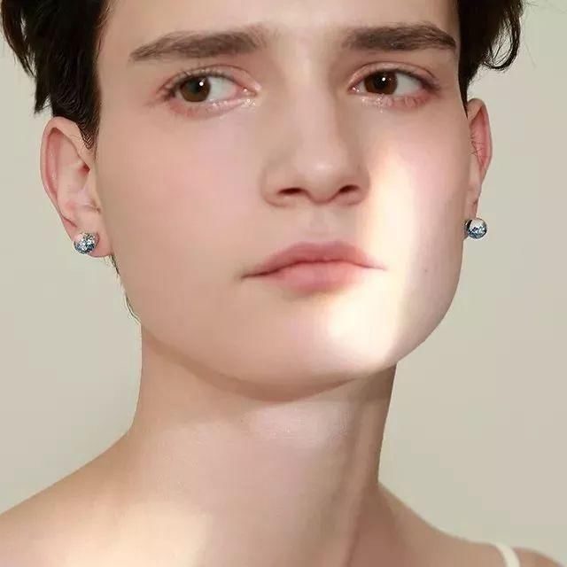 晶莹剔透的水晶球戴身上，真是又美又仙