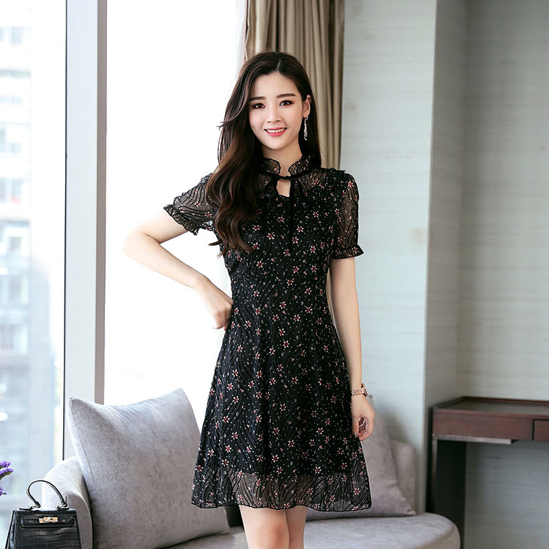 终于找到了，比旗袍还高雅，比短袖还时尚的连衣裙，美的让人嫉妒