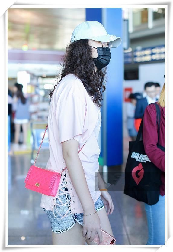 惠若琪这腿太恨人！五分短裤穿成热裤，网友：我怕要当长裤穿了！