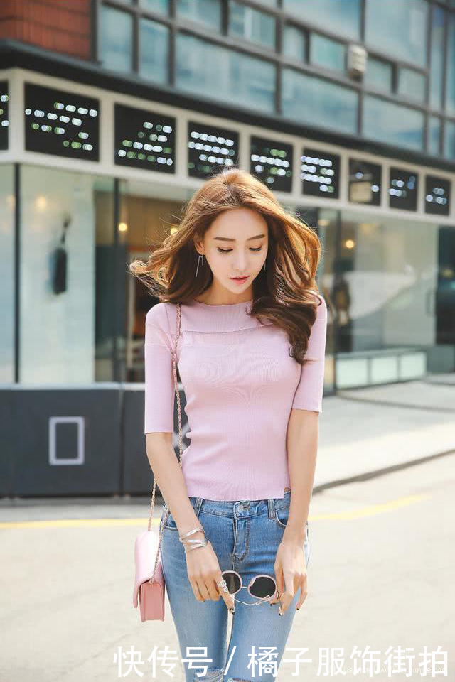 紧身牛仔裤，完美展现出你较好的身姿，彰显时尚女神的气质！