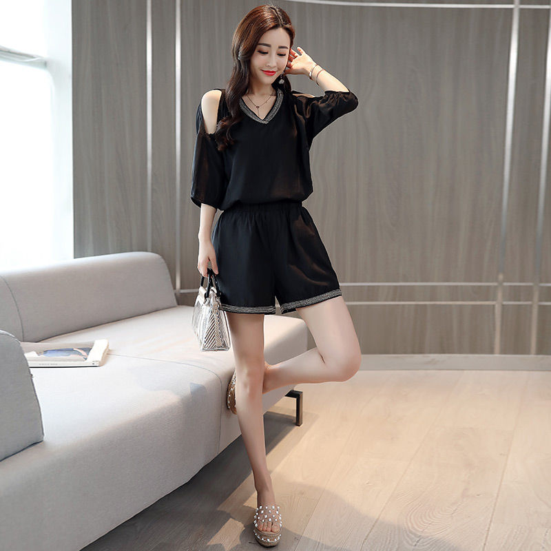 十分洋气的短裤套装，瞬间显瘦，让你一不小心惊艳路人