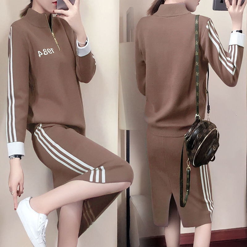 今年流行穿毛衣套装，清新俏皮，不冷不热，轻松穿出好气质