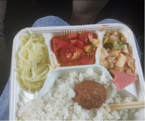 一趟火车几千乘客，为什么几十份盒饭都卖不掉？乘务员说了句实话