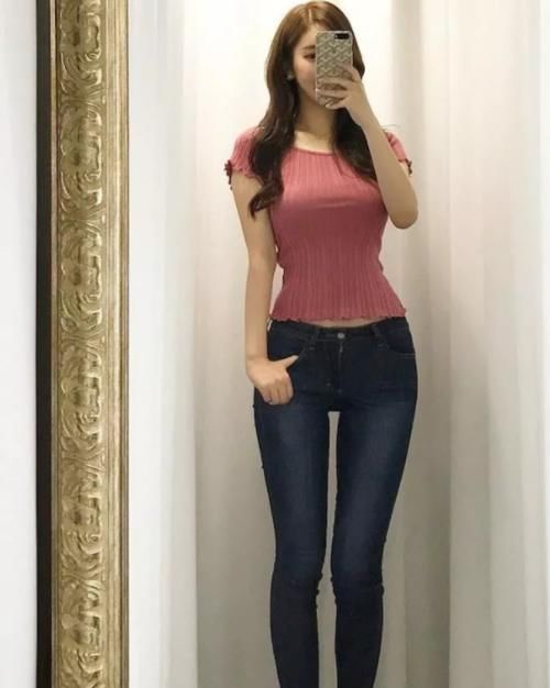  气质|大胆穿搭牛仔裤美女，展现端庄高雅气质，穿出干练曲线身材美！