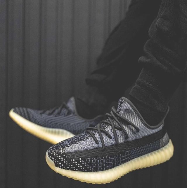  [预警]莆里莆气？YEEZY BOOST 350 V2「Asriel」无预警实物曝光！