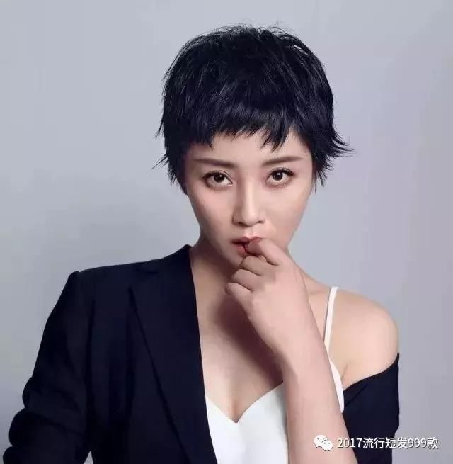 9月，短眉头，必然大火!喜欢这款发型的妹子剪剪剪吧!