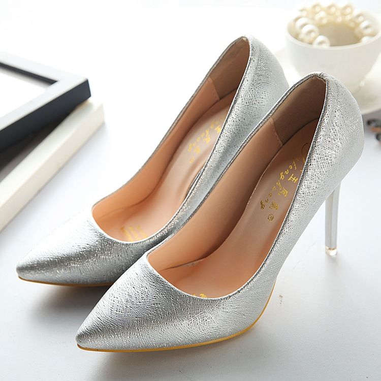 让我爱不释手的八款高跟鞋，做个气场女王，赚足回头率