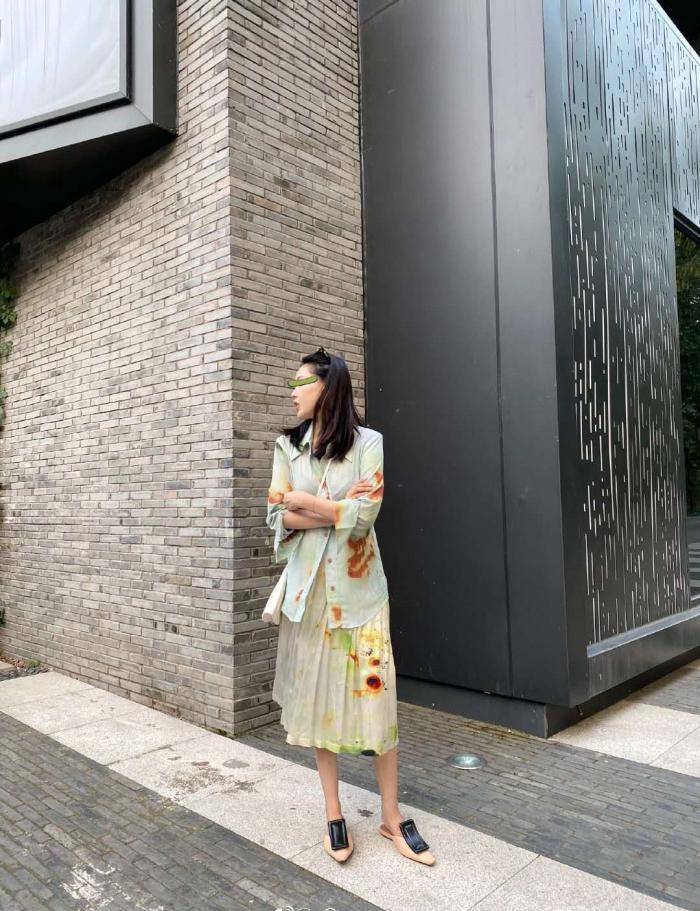  「连衣裙」街拍：复古版连衣裙，让你美美哒。