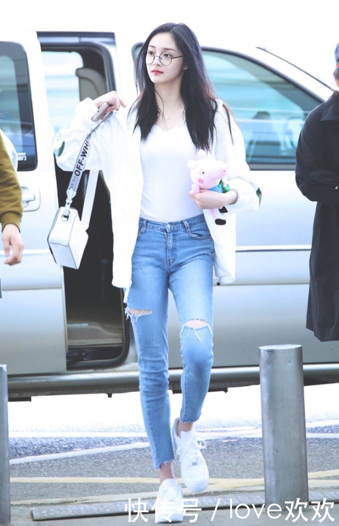 周洁琼越来越有名，机场穿搭也越来越有品，最后一件真漂亮