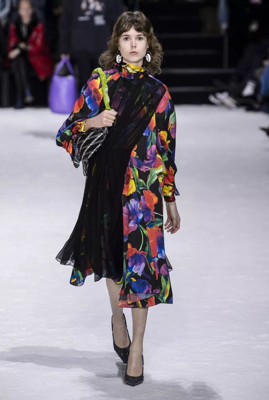 从秀场到街头，今夏最火的连衣裙是这一条!