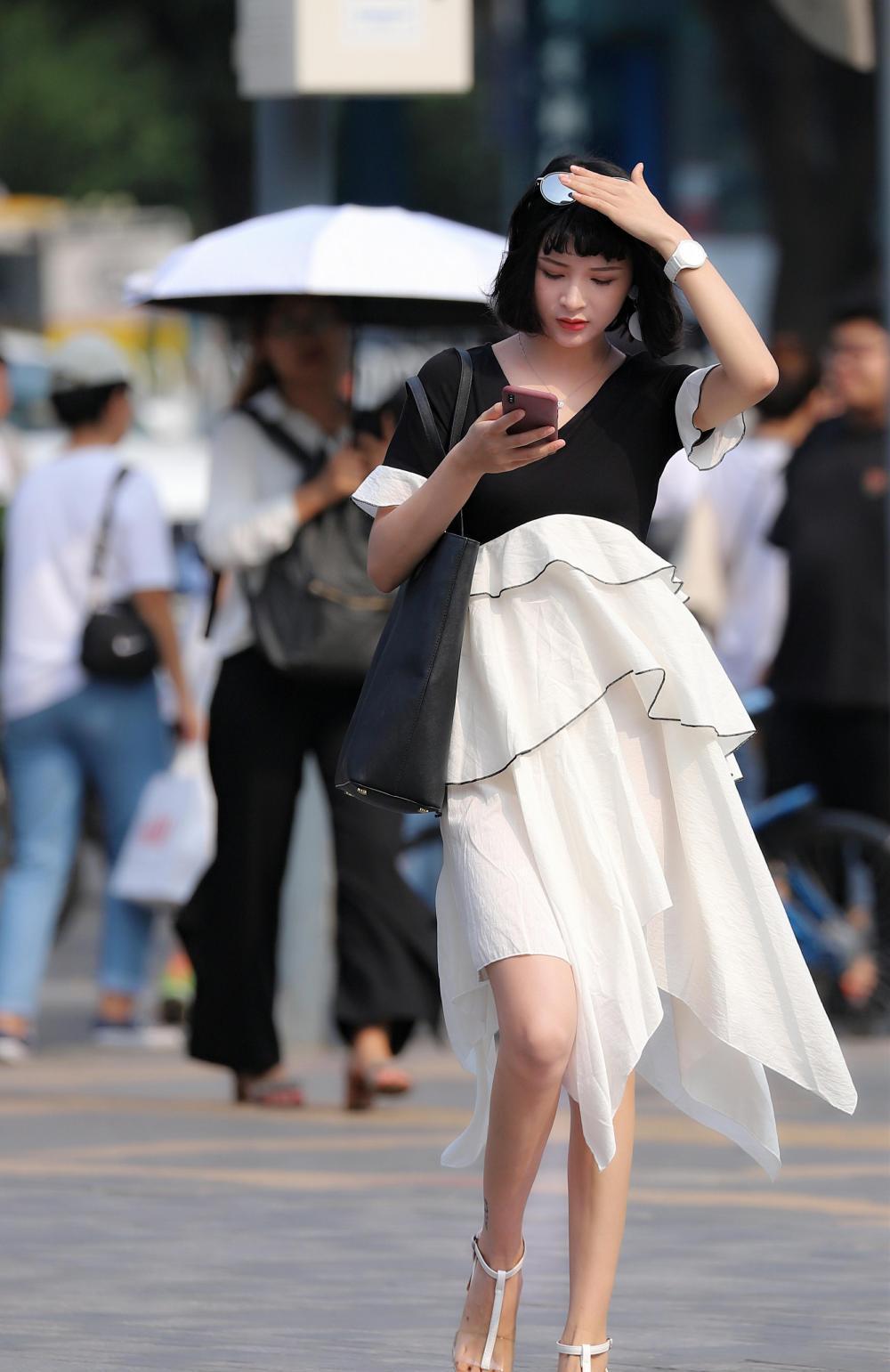 时尚街拍: 如果看厌了朋友圈里的美女? 那来看看三里屯的妹子吧!