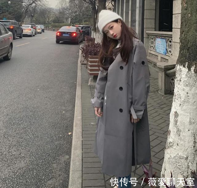 『女人』女人到了中年,少穿衬衫配阔腿裤吧,看明星、潮人这样穿,很时髦