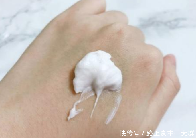 【洗面奶】晨起洗脸时, 还在坚持用“洗面奶” 我每天弄错! 难怪油腻长皱纹