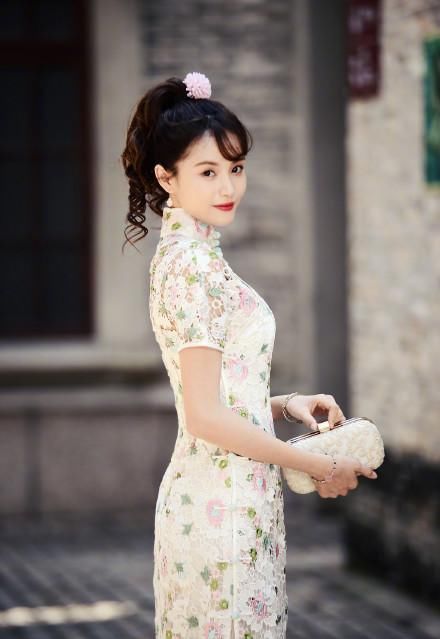  【适合】20岁少女不适合穿旗袍？掌握这些穿搭法，美得惊艳时光！