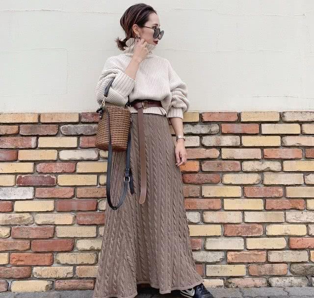 『高腰窄裙』显高神品!让个子矮的女孩简单地穿出170cm高挑身材的视觉效果