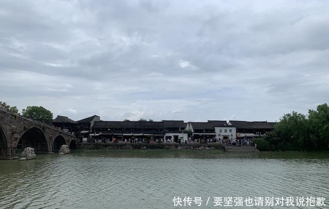 别再往乌镇西塘挤了,杭州这座古朴宁静的古镇,坐地铁就能到
