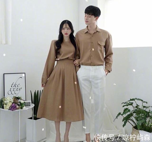  色休闲裤■热恋期情侣这样穿“早春情侣装”，出街刷爆回头率，甜炸了！