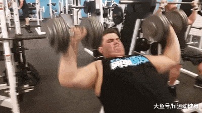 1年半男子从285斤瘦到145斤, 有女朋友后又反弹成臃肿的胖子