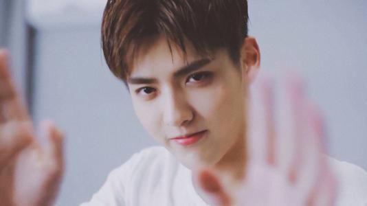 明星就必须哑巴吃黄莲?吴亦凡霸气回击造谣者，索赔50万名誉损失